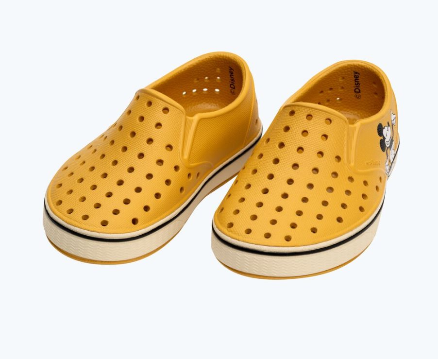 Native Miles Disney Print Mocassins Meisjes Geel | HTROXB438